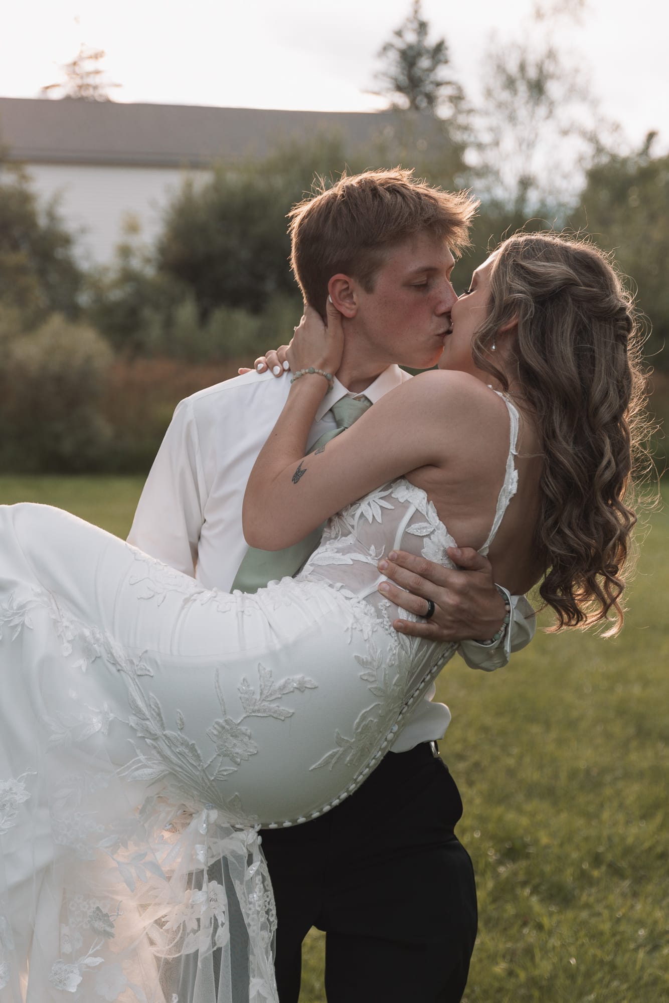 Minnesota and Wisconsin wedding photography by Little Juneberry Photography