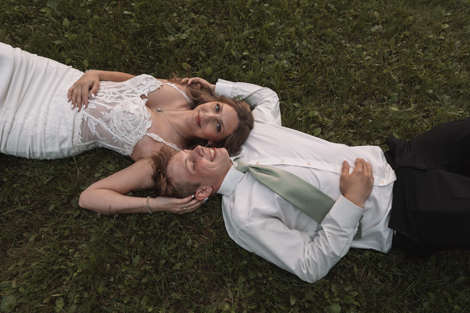 Wedding photography by Little Juneberry Photography in Duluth and Superior