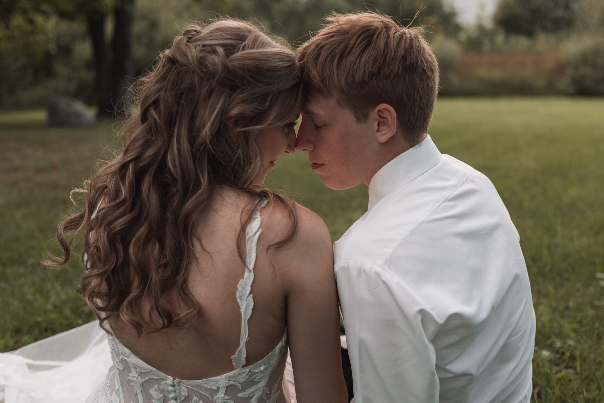 Wedding couple photographed by Little Juneberry Photography