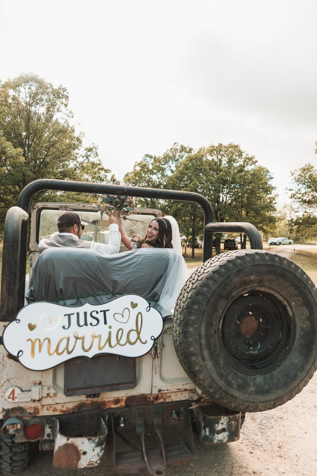 Minnesota and Wisconsin wedding photography by Little Juneberry Photography